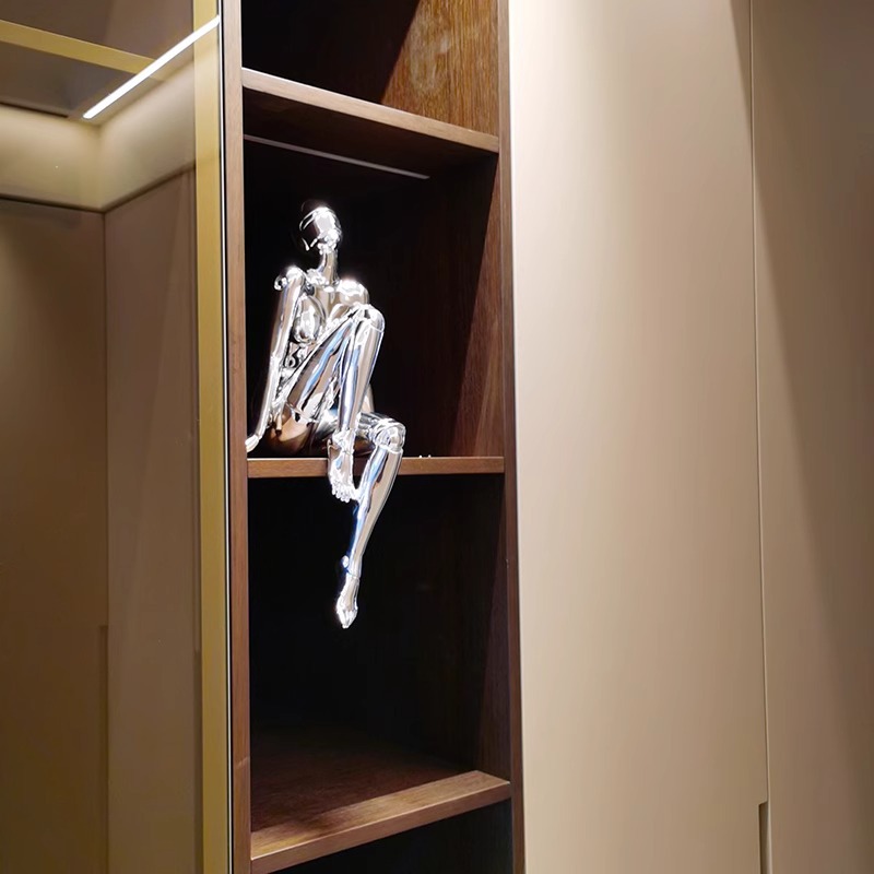 زينة ميوز، ديكورات مكتبية عالي - مراجعة High Tech Office Room وسعره